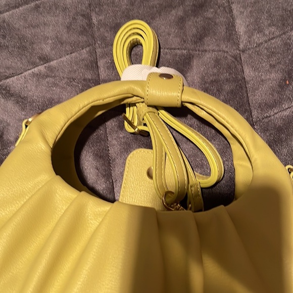 Crescent crossbody - Picture 3 of 4